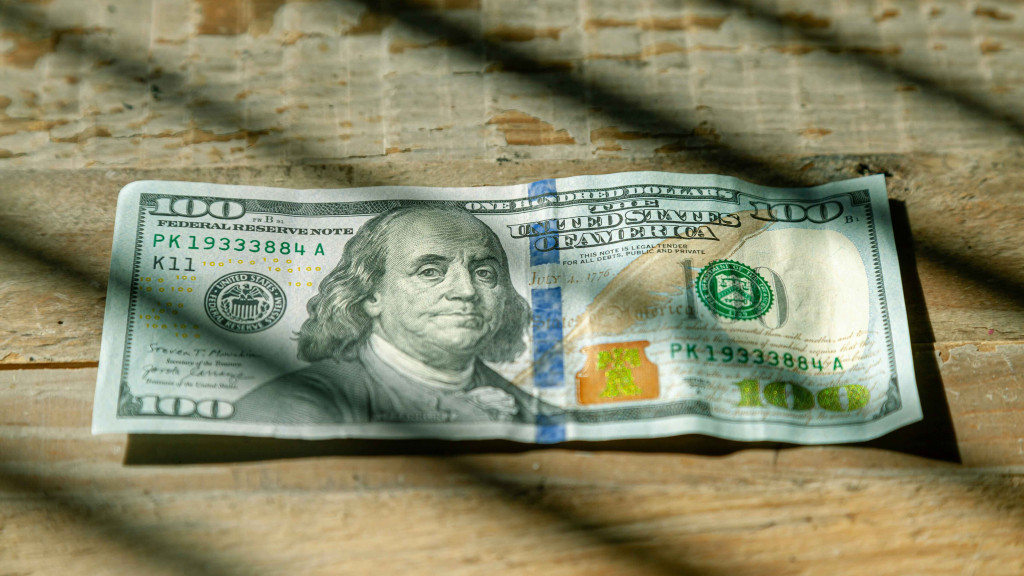 Dólar recua 3,2% em agosto com expectativa de corte de juros nos EUA