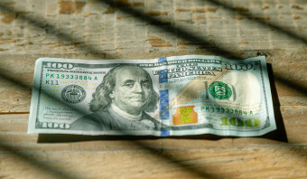 Dólar recua 3,2% em agosto com expectativa de corte de juros nos EUA