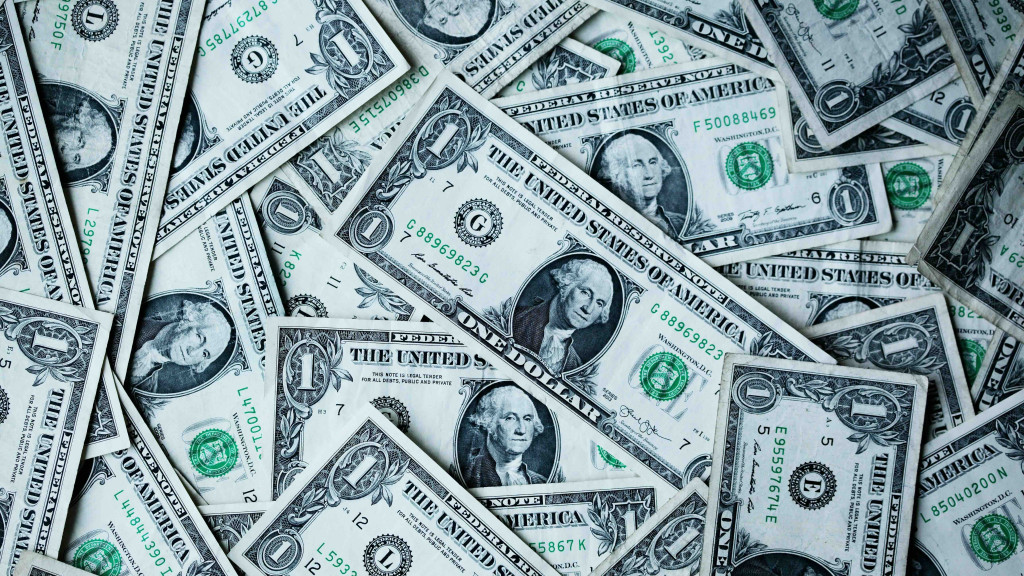 Dólar avança 2,17% em agosto, mas cai 5,63% no ano