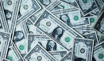 Dólar avança 2,17% em agosto, mas cai 5,63% no ano