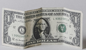 Dólar fecha fevereiro com valorização de 1,35% no mês